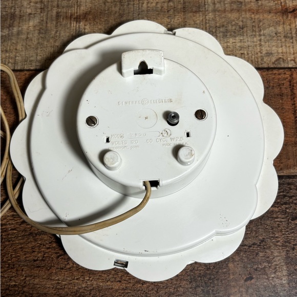 Retro General Electric 2150 White Daisy Electric 7" Wall Clock Tested Works - Picture 9 of 14